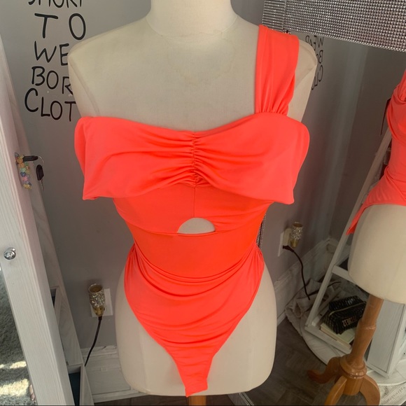 FashionNova// sexy bodysuit size small - Picture 5 of 10